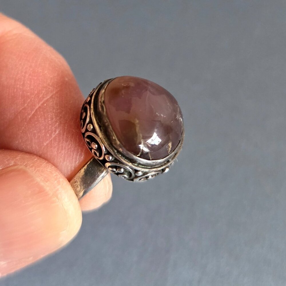 Sterling silver 925 ring with cabochon Amethyst stone.